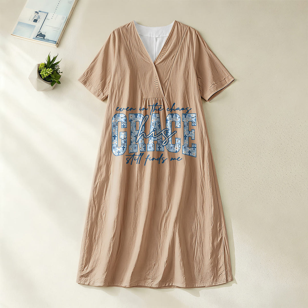 Christianartworkshop Klassisches kariertes Midikleid mit V-Ausschnitt und dem Aufdruck „His Grace Still Finds Me“ - Khaki - 4XL - image 20