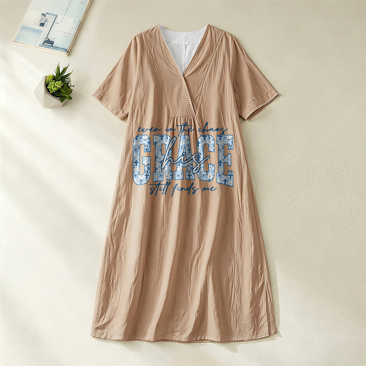 Christianartworkshop Klassisches kariertes Midikleid mit V-Ausschnitt und dem Aufdruck „His Grace Still Finds Me“ - Khaki - 4XL - image 20