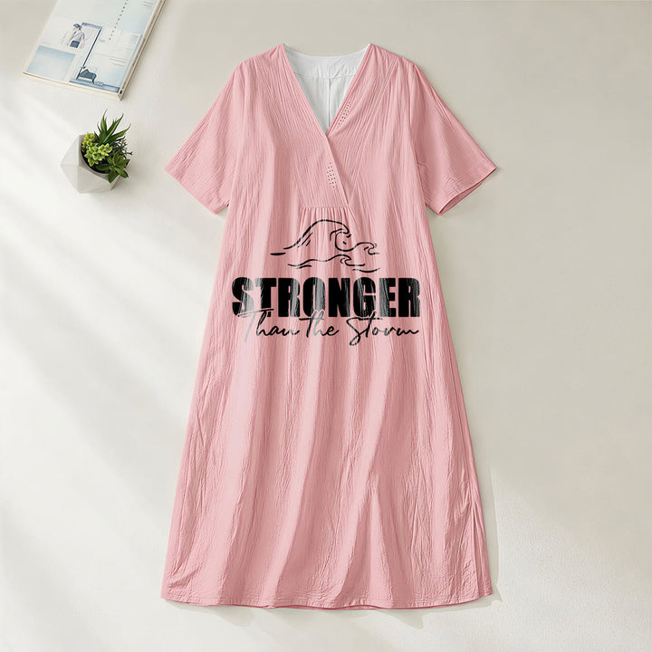 Christianartworkshop „Stärker als der Sturm“ Midikleid mit Wellenmuster, V-Ausschnitt und kurzen Ärmeln - Rosa - 4XL - image 16