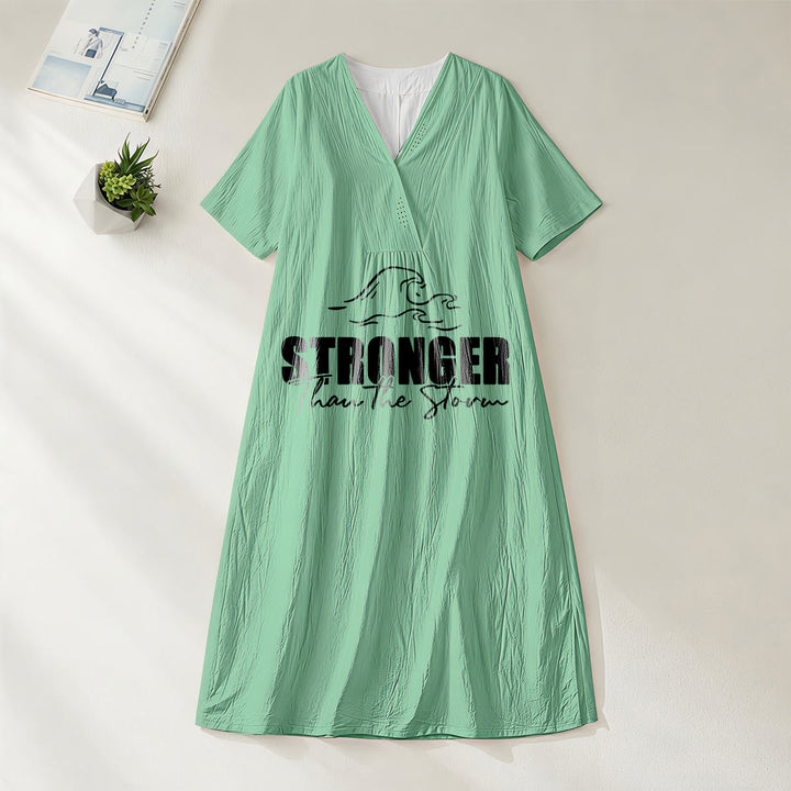 Christianartworkshop „Stärker als der Sturm“ Midikleid mit Wellenmuster, V-Ausschnitt und kurzen Ärmeln - Grün - 4XL - image 20