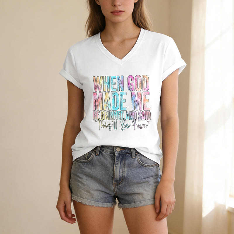 Christianartworkshop „Als Gott mich schuf“ Buntes, lässiges T-Shirt mit Farbverlauf und V-Ausschnitt - image 13