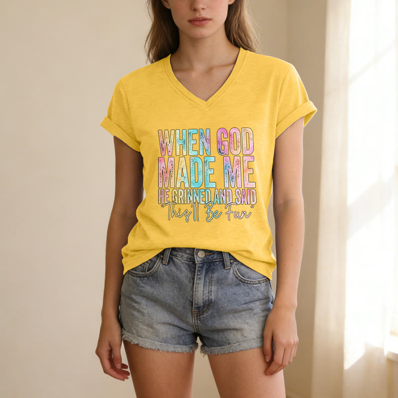 Christianartworkshop „Als Gott mich schuf“ Buntes, lässiges T-Shirt mit Farbverlauf und V-Ausschnitt - image 9