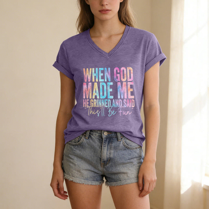 Christianartworkshop „Als Gott mich schuf“ Buntes, lässiges T-Shirt mit Farbverlauf und V-Ausschnitt - image 21