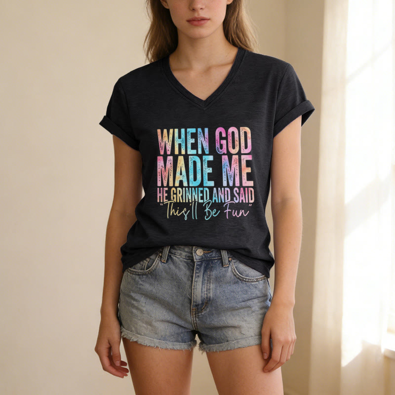 Christianartworkshop „Als Gott mich schuf“ Buntes, lässiges T-Shirt mit Farbverlauf und V-Ausschnitt - image 5