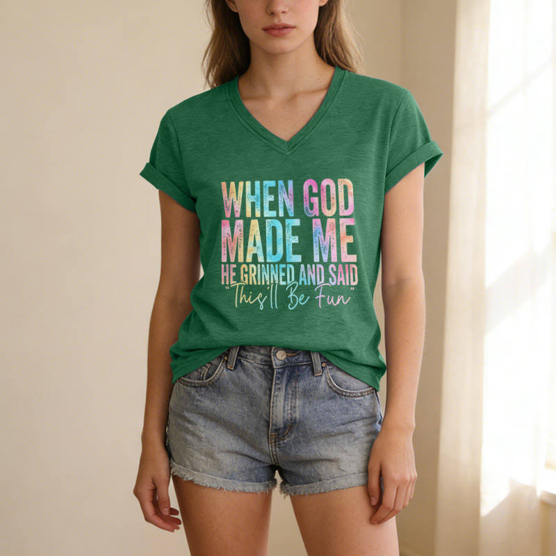 Christianartworkshop „Als Gott mich schuf“ Buntes, lässiges T-Shirt mit Farbverlauf und V-Ausschnitt - image 19