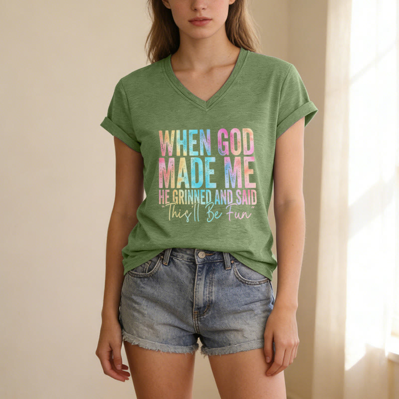 Christianartworkshop „Als Gott mich schuf“ Buntes, lässiges T-Shirt mit Farbverlauf und V-Ausschnitt - image 11
