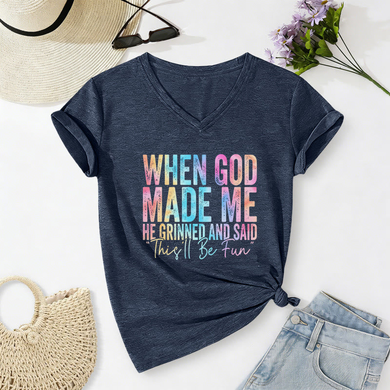 Christianartworkshop „Als Gott mich schuf“ Buntes, lässiges T-Shirt mit Farbverlauf und V-Ausschnitt - Marineblau - 2XL - image 0