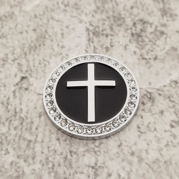 Christianartworkshop Strassbesetzter, runder Autoaufkleber mit erhabenem Kreuz: Ein Symbol göttlicher Gnade und umfassenden Reiseschutz - Silber & Schwarz - image 4