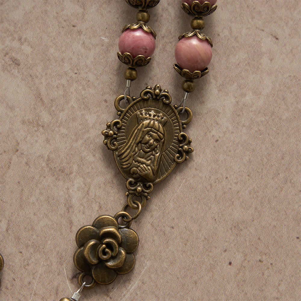 Christianartworkshop Rosenkranz aus natürlichem Rhodochrosit mit floralen Akzenten aus antikbronzenen Rosen - image 6