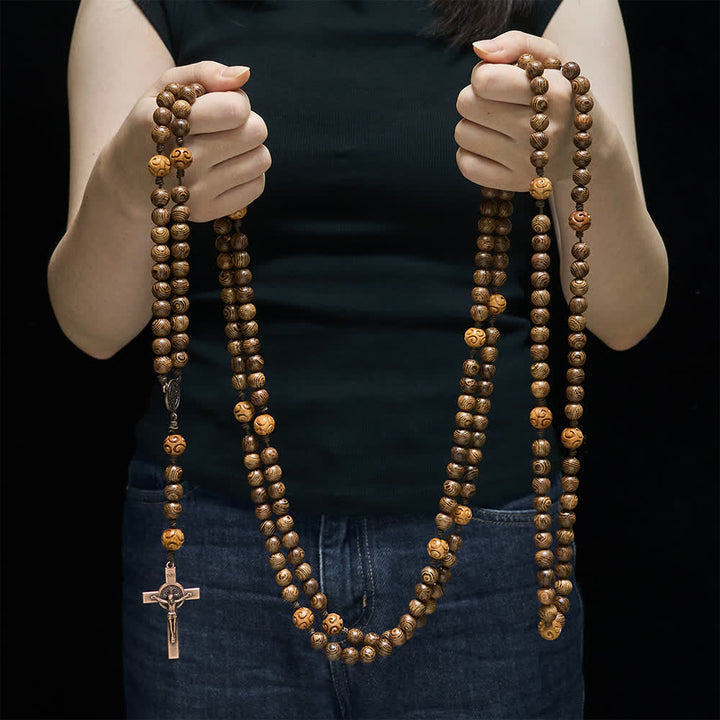 Christianartworkshop Traditioneller Rosenkranz aus Holz mit 15/20 Dekaden, verziert mit dem heiligen Benedikt und einem Kruzifix. - image 1