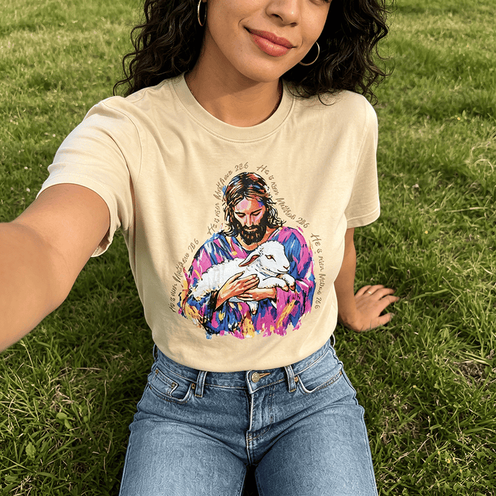 Christianartworkshop „Er ist auferstanden“ (Matthäus 28,6) – Jesus und das Lamm Premium Kurzarm-T-Shirt - image 0
