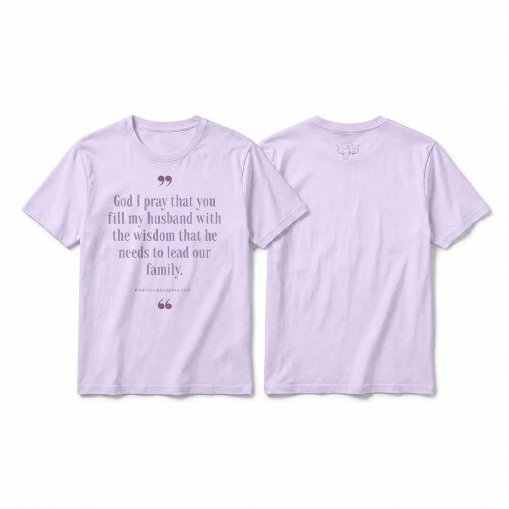 Christianartworkshop „Gott, ich bete, dass du meinen Mann mit Weisheit erfüllst“ Premium-Kurzarm-T-Shirt - Lila - 2XL - image 13