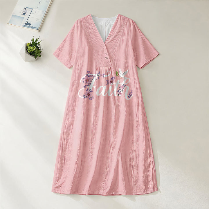 Christianartworkshop Strandkleid „Faith Script“ mit weißem Tauben- und Blütenmuster und V-Ausschnitt - Rosa - 4XL - image 0