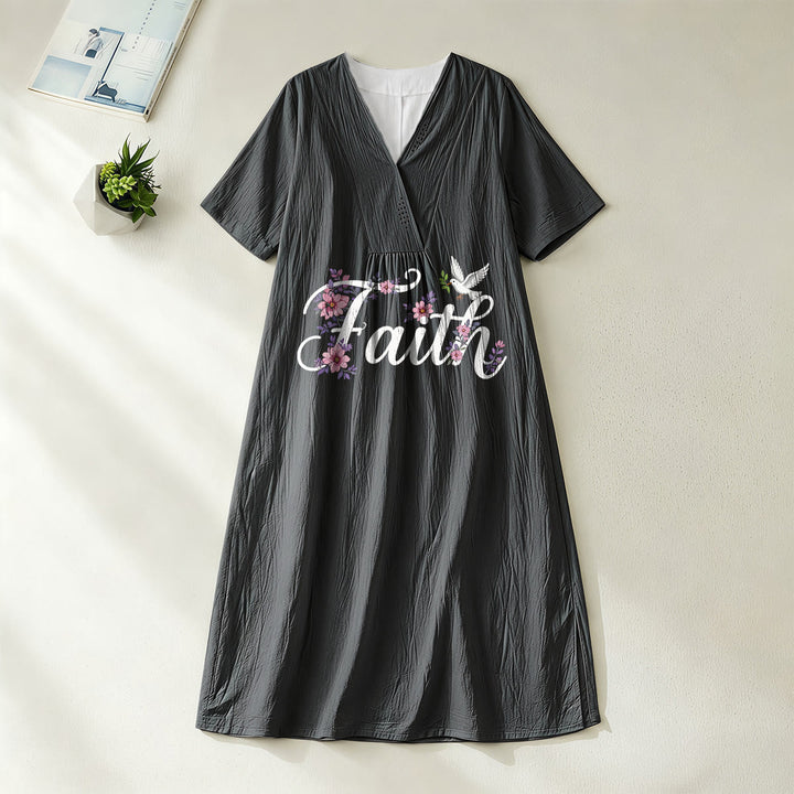 Christianartworkshop Strandkleid „Faith Script“ mit weißem Tauben- und Blütenmuster und V-Ausschnitt - Schwarz - 4XL - image 4