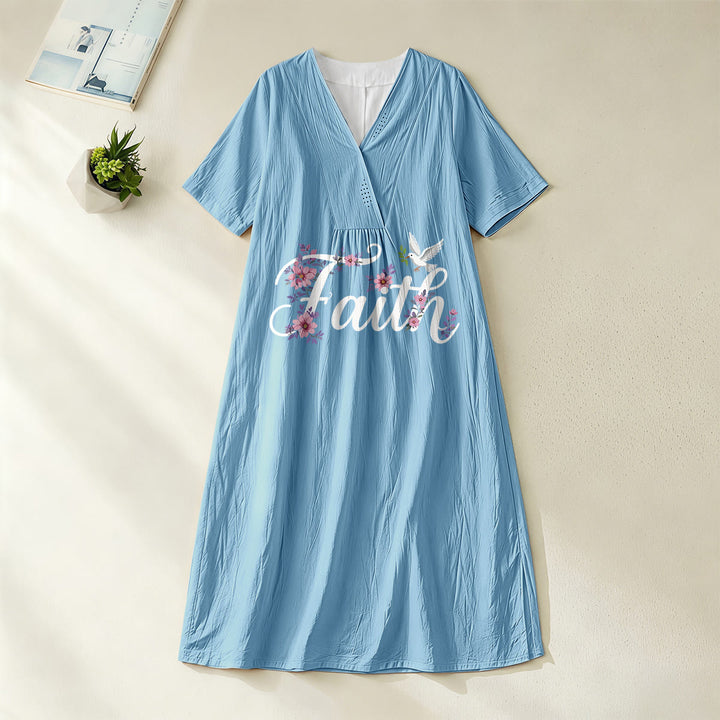 Christianartworkshop Strandkleid „Faith Script“ mit weißem Tauben- und Blütenmuster und V-Ausschnitt - Blau - 4XL - image 6