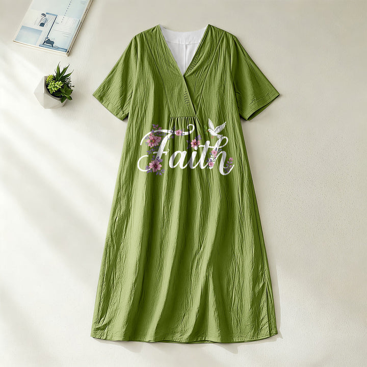 Christianartworkshop Strandkleid „Faith Script“ mit weißem Tauben- und Blütenmuster und V-Ausschnitt - Olivgrün - 4XL - image 10