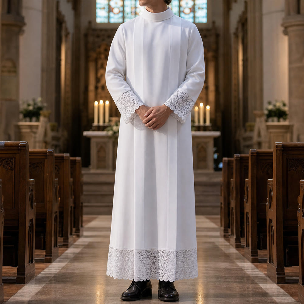 Weißes liturgisches Album mit Spitzenbesatz von Christianartworkshop für sakrale Zeremonien - image 1