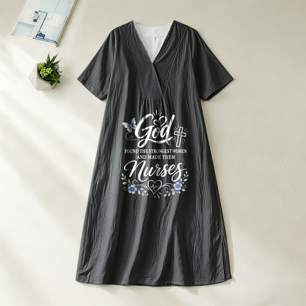 Christianartworkshop Gott fand die stärksten Frauen und machte sie zu Krankenschwestern Inspirierendes Midikleid mit V-Ausschnitt und kurzen Ärmeln - Schwarz - 4XL - image 0