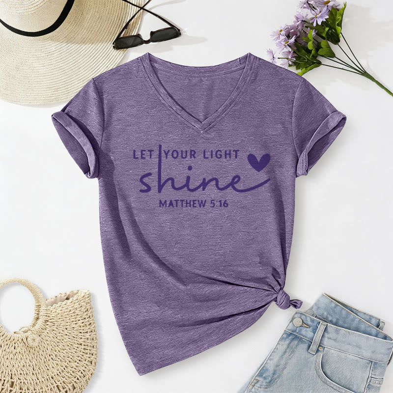 Christianartworkshop Lass dein Licht leuchten (Matthäus 5,16) – Lässiges T-Shirt mit Herzmotiv und V-Ausschnitt - Lila - 2XL - image 18