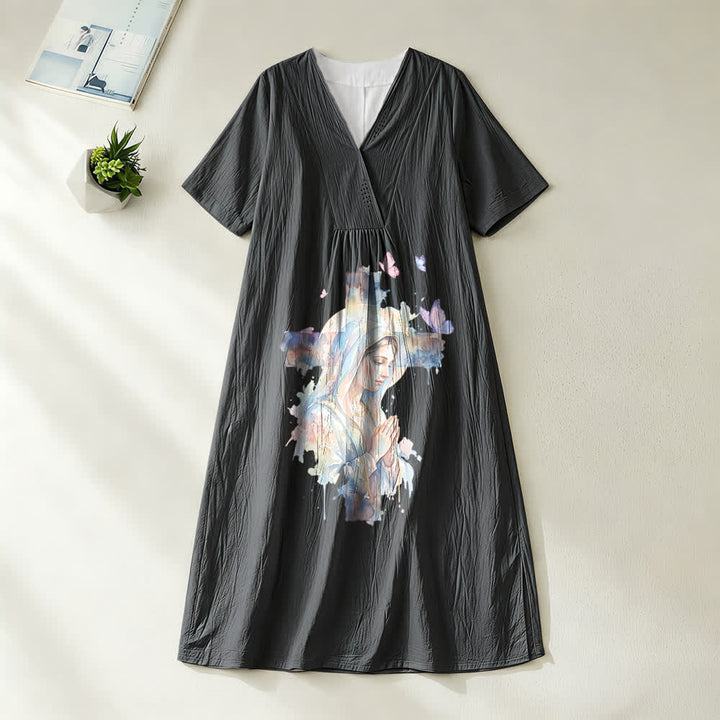 Christianartworkshop Aquarellkleid „Unsere Liebe Frau von Guadalupe & Schmetterlinge“ mit V-Ausschnitt und kurzen Ärmeln - Schwarz - 4XL - image 0