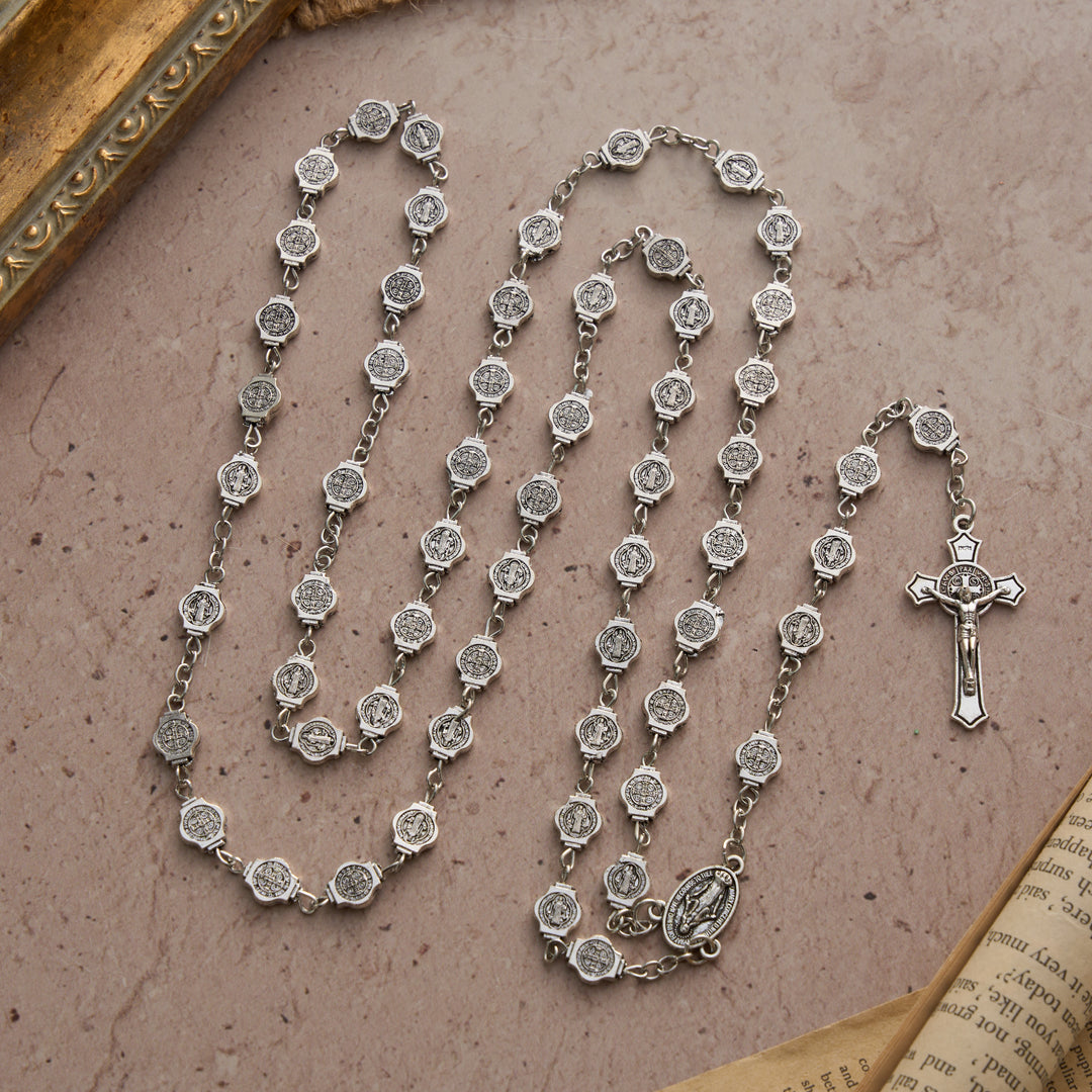 Christianartworkshop Achteckiger Rosenkranz mit der St.-Benedikt-Medaille und Kruzifix-Anhänger: Ein Symbol göttlichen Schutzes und unerschütterlichen Gebets - image 3