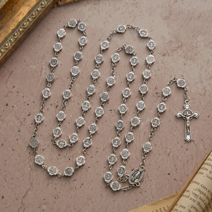Christianartworkshop Achteckiger Rosenkranz mit der St.-Benedikt-Medaille und Kruzifix-Anhänger: Ein Symbol göttlichen Schutzes und unerschütterlichen Gebets - image 3