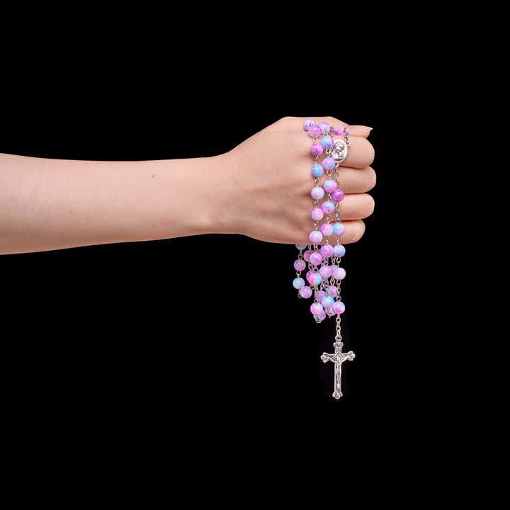 Christianartworkshop Rosenkranz aus marmorierten rosa und blauen Glasperlen mit Madonna-mit-Kind-Medaille und Kruzifix - image 1