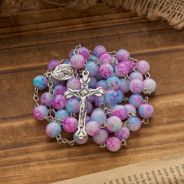 Christianartworkshop Rosenkranz aus marmorierten rosa und blauen Glasperlen mit Madonna-mit-Kind-Medaille und Kruzifix - image 2