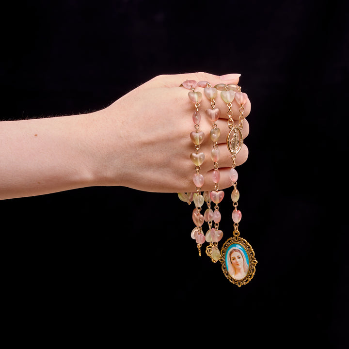 Christianartworkshop Rosenkranz der Sieben Schmerzen Mariens mit mattiertem Herzanhänger aus Glasperlen und Farbverlauf sowie Marienporträt - image 17