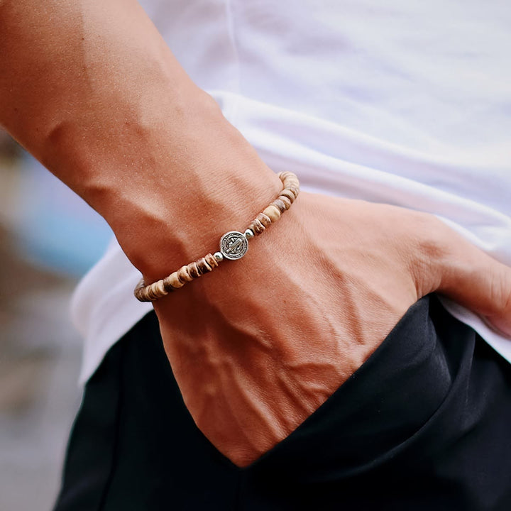 Christianartworkshop Elastisches Armband aus Natursteinperlen mit geprägten St.-Benedikt-Medaillen als Zwischenstücke: Ein Symbol göttlichen Schutzes - image 10
