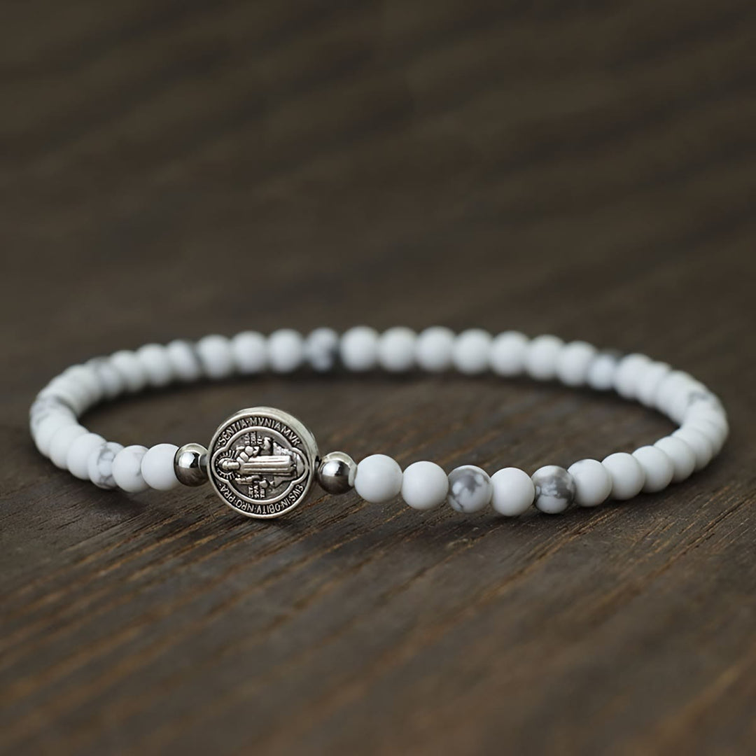 Christianartworkshop Elastisches Armband aus Natursteinperlen mit geprägten St.-Benedikt-Medaillen als Zwischenstücke: Ein Symbol göttlichen Schutzes - image 2