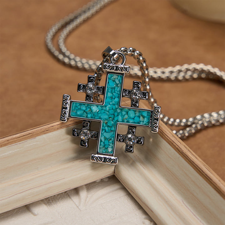 Christianartworkshop Halskette mit Anhänger in Form eines Jerusalemkreuzes aus zerstoßenem Türkis: Ein Symbol des unerschütterlichen Glaubens - image 1