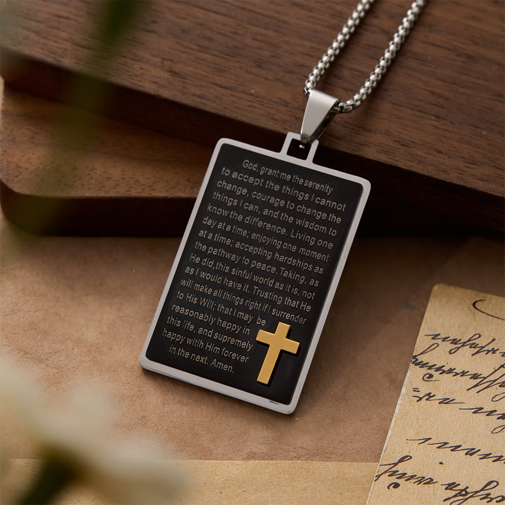 Christianartworkshop Zweifarbige rechteckige Halskette mit eingraviertem Gelassenheitsgebet und erhabenem Goldkreuz - image 2