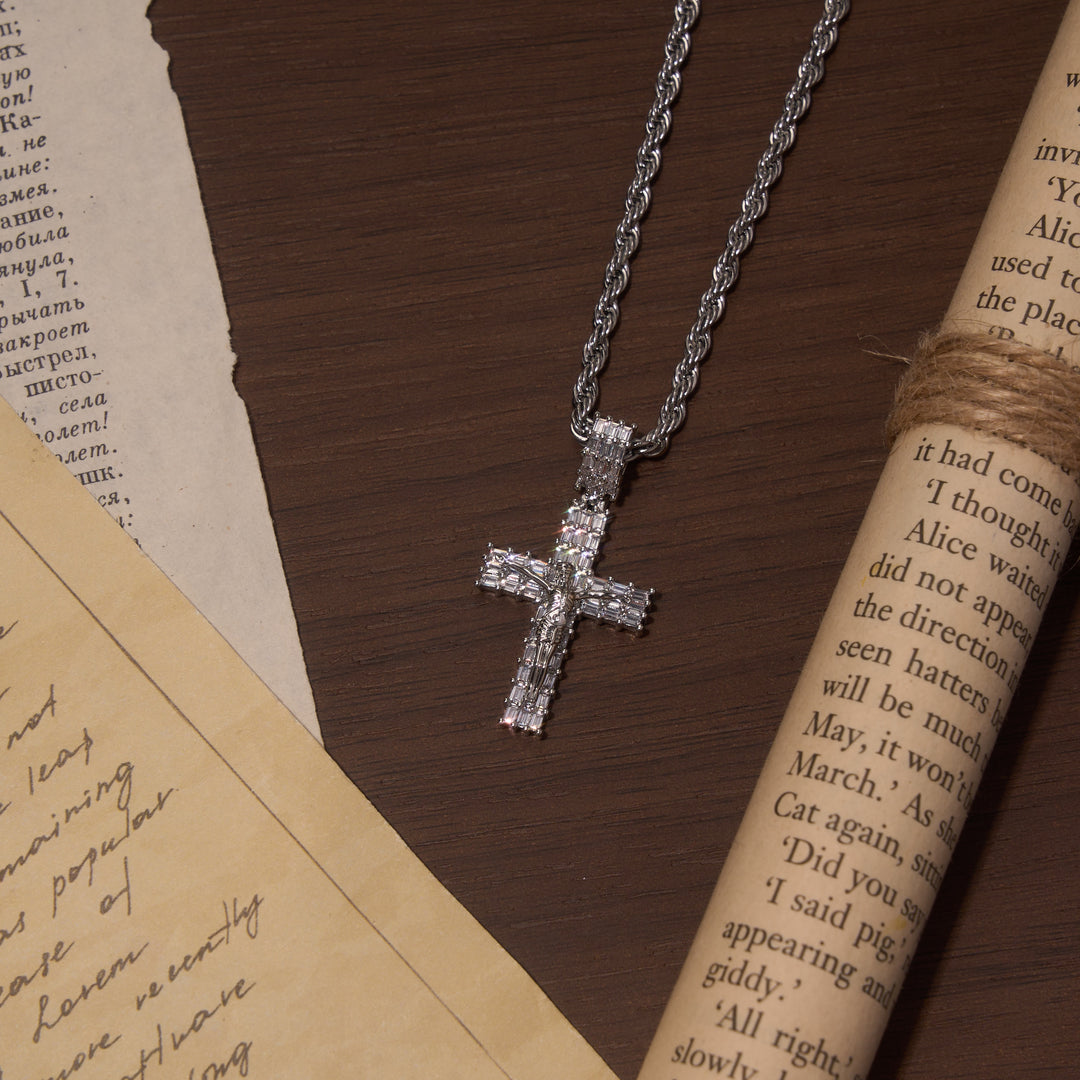 Christianartworkshop Baguette-Zirkon-Kreuzanhänger, komplett mit Strass besetzt, an einer gedrehten Seilkette, zweifarbige Halskette - Silber - Klein - image 9