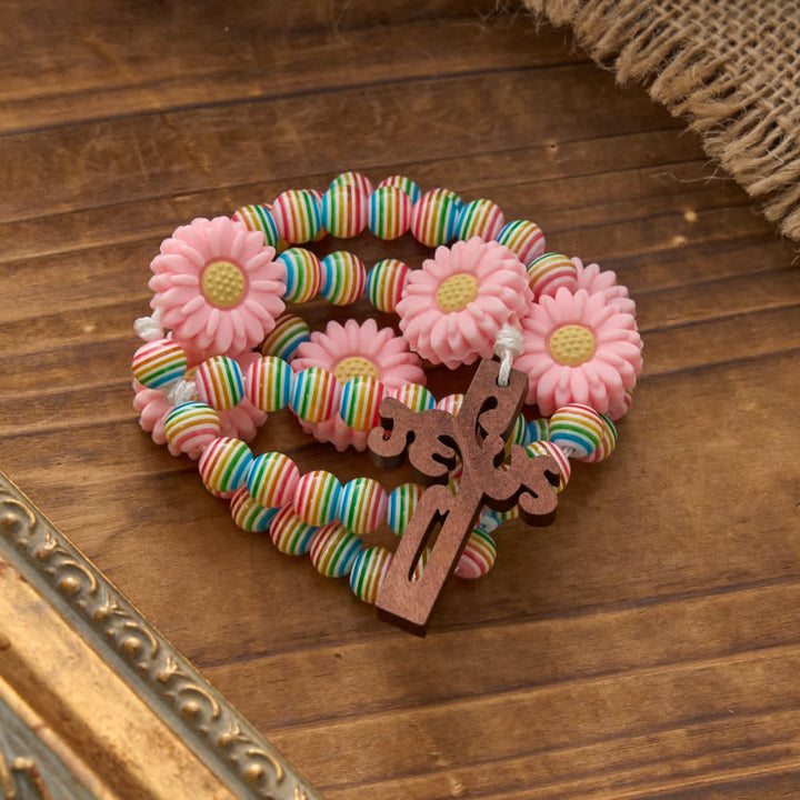 Christianartworkshop Rosenkranz mit zarten Pastellfarbenen Regenbogenstreifen, rosa Gänseblümchen und Kinder-Glaubensaccessoire - image 4