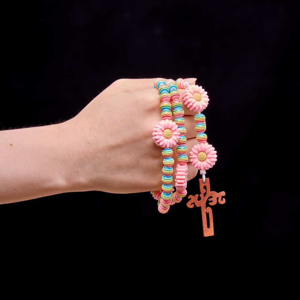 Christianartworkshop Rosenkranz mit zarten Pastellfarbenen Regenbogenstreifen, rosa Gänseblümchen und Kinder-Glaubensaccessoire - image 1