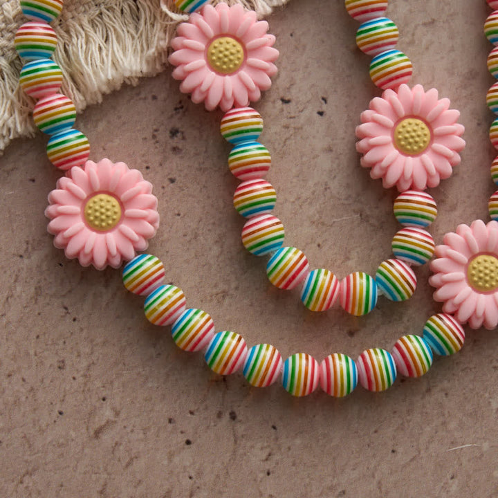 Christianartworkshop Rosenkranz mit zarten Pastellfarbenen Regenbogenstreifen, rosa Gänseblümchen und Kinder-Glaubensaccessoire - image 6