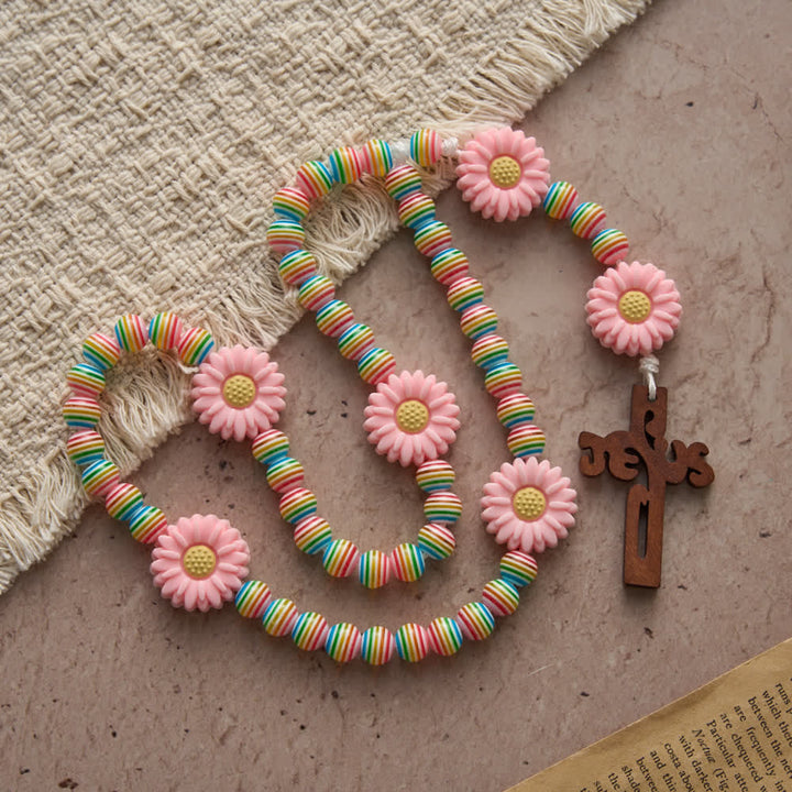 Christianartworkshop Rosenkranz mit zarten Pastellfarbenen Regenbogenstreifen, rosa Gänseblümchen und Kinder-Glaubensaccessoire - image 2
