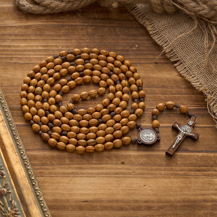 Christianartworkshop Traditioneller, rustikaler, ovaler Rosenkranz aus Holz mit 15 Gesätzen und einem Mittelstück des Heiligen Benedikt. - image 3