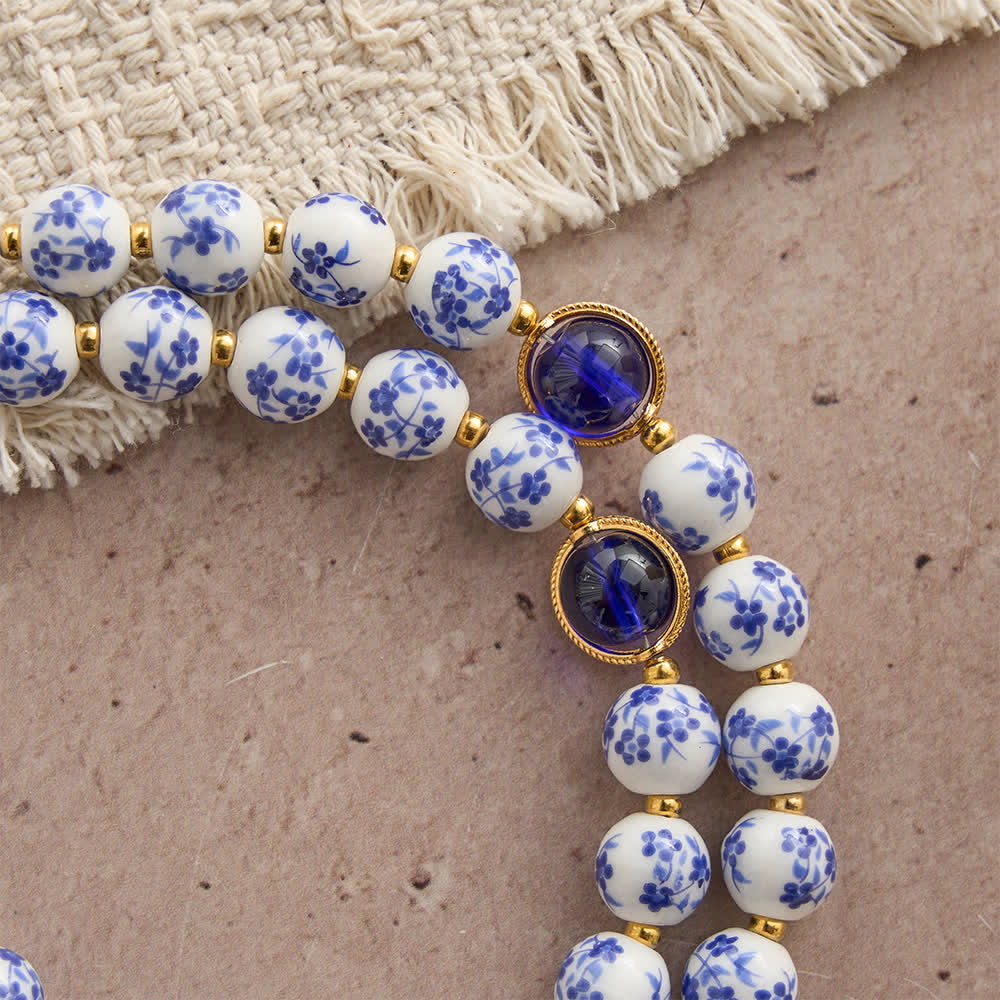 Christianartworkshop Rosenkranz aus blau-weißem Keramik mit floralem Muster und elegantem Marienmotiv - image 7