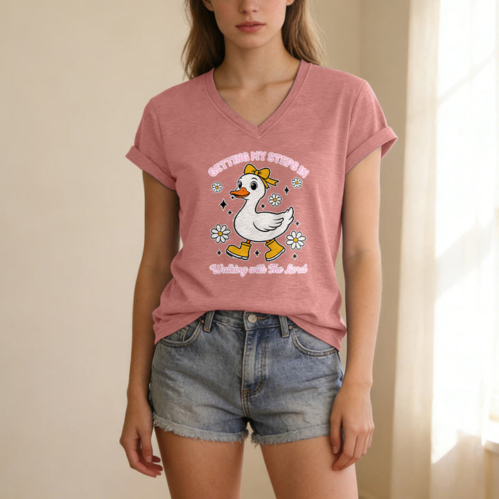 Christianartworkshop Meine Schritte sammeln – Walking With The Lord Cartoon Duck Daisy Casual V-Neck T-Shirt - image 9
