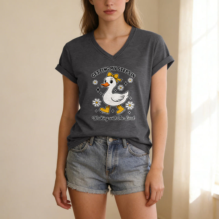 Christianartworkshop Meine Schritte sammeln – Walking With The Lord Cartoon Duck Daisy Casual V-Neck T-Shirt - image 5