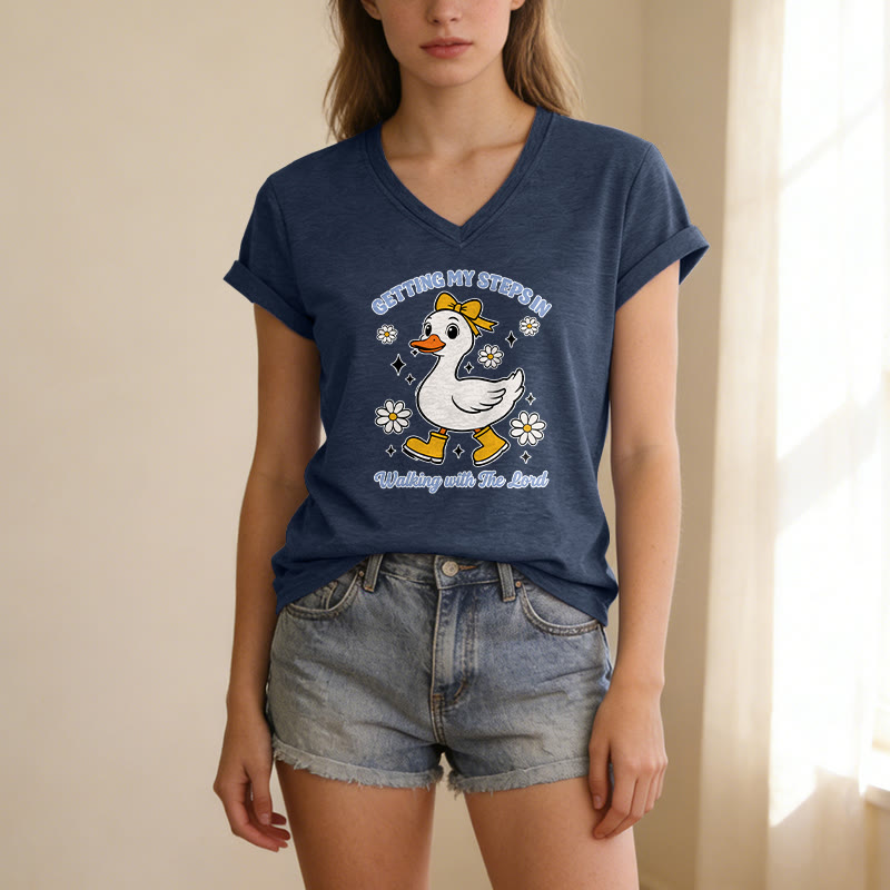 Christianartworkshop Meine Schritte sammeln – Walking With The Lord Cartoon Duck Daisy Casual V-Neck T-Shirt - image 3