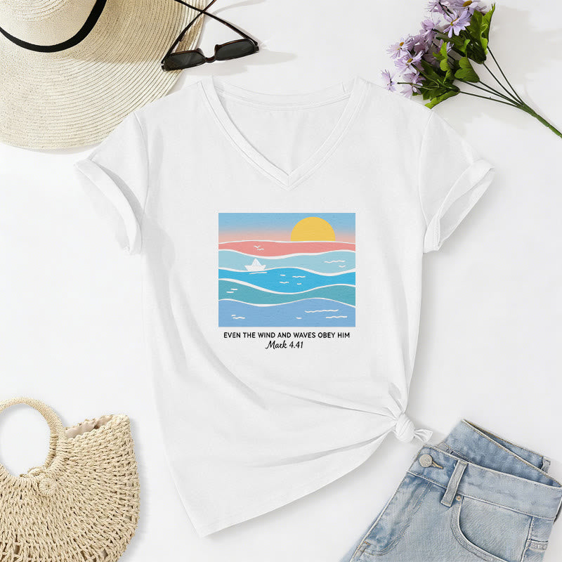 Christianartworkshop Sogar Wind und Wellen gehorchen ihm (Markus 4,41). Lässiges T-Shirt mit V-Ausschnitt und Ozean-Sonnenuntergangsmotiv. - Weiß - 2XL - image 18