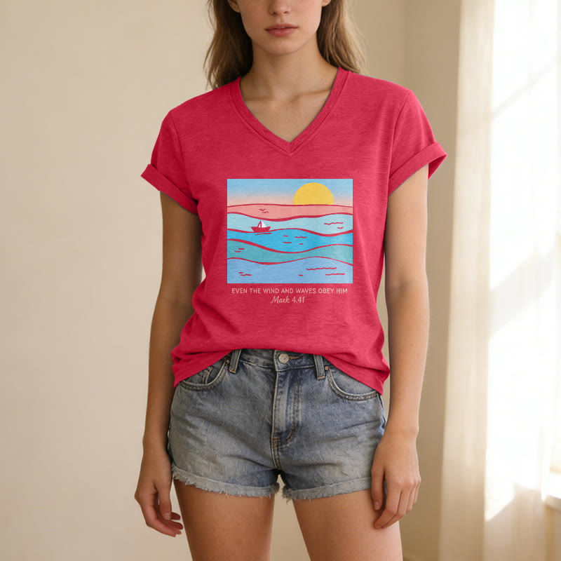 Christianartworkshop Sogar Wind und Wellen gehorchen ihm (Markus 4,41). Lässiges T-Shirt mit V-Ausschnitt und Ozean-Sonnenuntergangsmotiv. - image 25