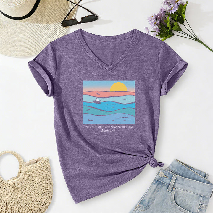 Christianartworkshop Sogar Wind und Wellen gehorchen ihm (Markus 4,41). Lässiges T-Shirt mit V-Ausschnitt und Ozean-Sonnenuntergangsmotiv. - Lila - 2XL - image 4