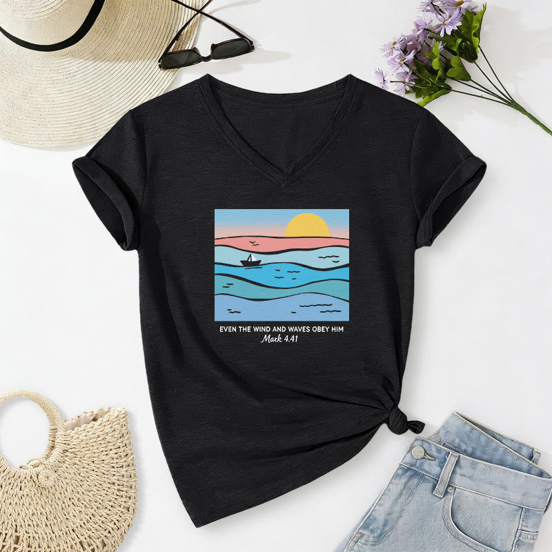 Christianartworkshop Sogar Wind und Wellen gehorchen ihm (Markus 4,41). Lässiges T-Shirt mit V-Ausschnitt und Ozean-Sonnenuntergangsmotiv. - Schwarz - 2XL - image 12
