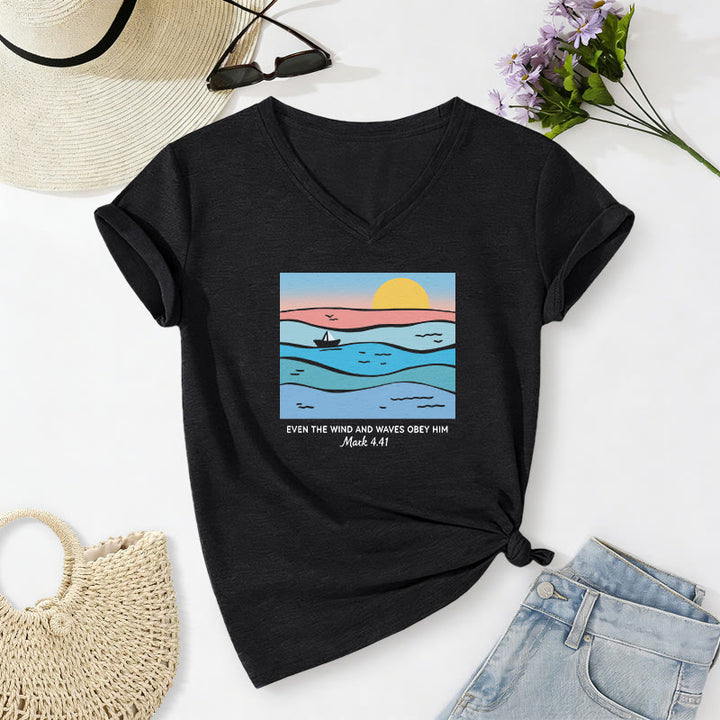 Christianartworkshop Sogar Wind und Wellen gehorchen ihm (Markus 4,41). Lässiges T-Shirt mit V-Ausschnitt und Ozean-Sonnenuntergangsmotiv. - Schwarz - 2XL - image 12