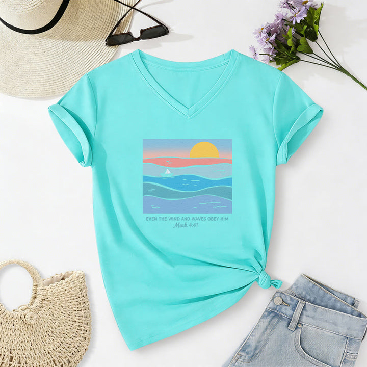 Christianartworkshop Sogar Wind und Wellen gehorchen ihm (Markus 4,41). Lässiges T-Shirt mit V-Ausschnitt und Ozean-Sonnenuntergangsmotiv. - Himmelblau - 2XL - image 20