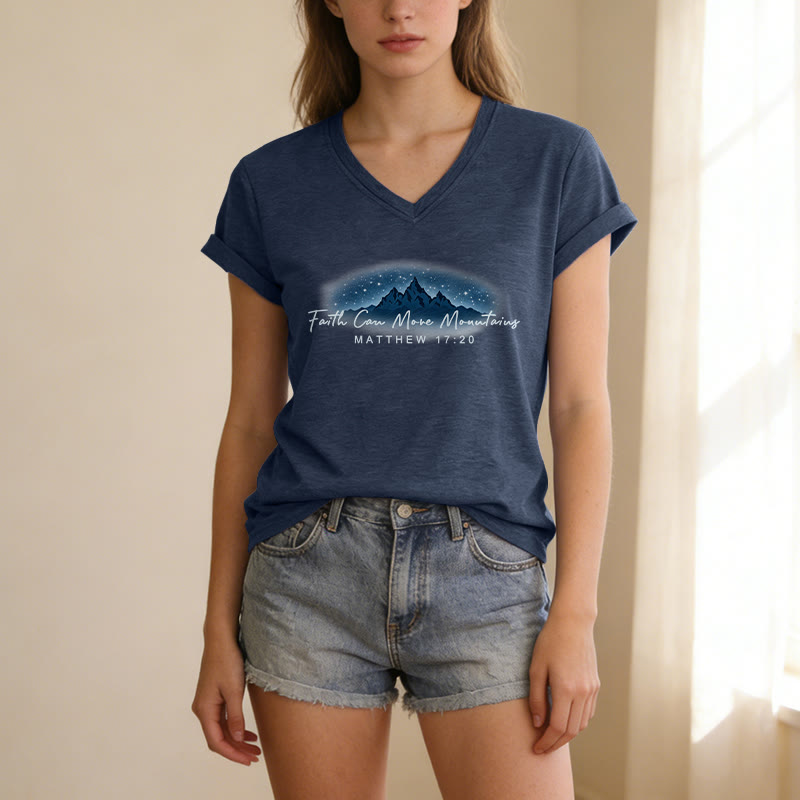 Christianartworkshop Glaube kann Berge versetzen (Matthäus 17,20) – Sternenberg-Grafik, lässiges V-Ausschnitt-T-Shirt - image 1